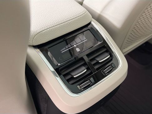 Used 2018 Volvo XC60 T5 Inscription w/ Convenience Package AWD/4WD image 26
