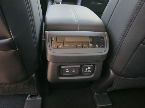 New 2026 Nissan Pathfinder Platinum AWD/4WD image 24