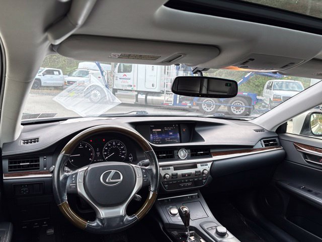 Used 2015 Lexus ES 350 w/ Premium Package FWD image 11
