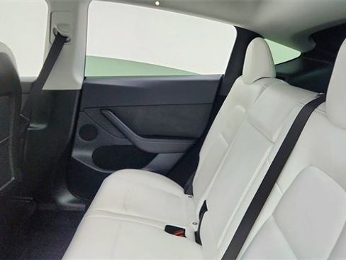 Used 2024 Tesla Model Y 2WD image 28