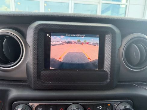 Used 2021 Jeep Gladiator Sport AWD/4WD image 10