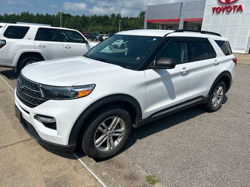 Used 2023 Ford Explorer XLT w/ Equipment Group 202A AWD/4WD image 1