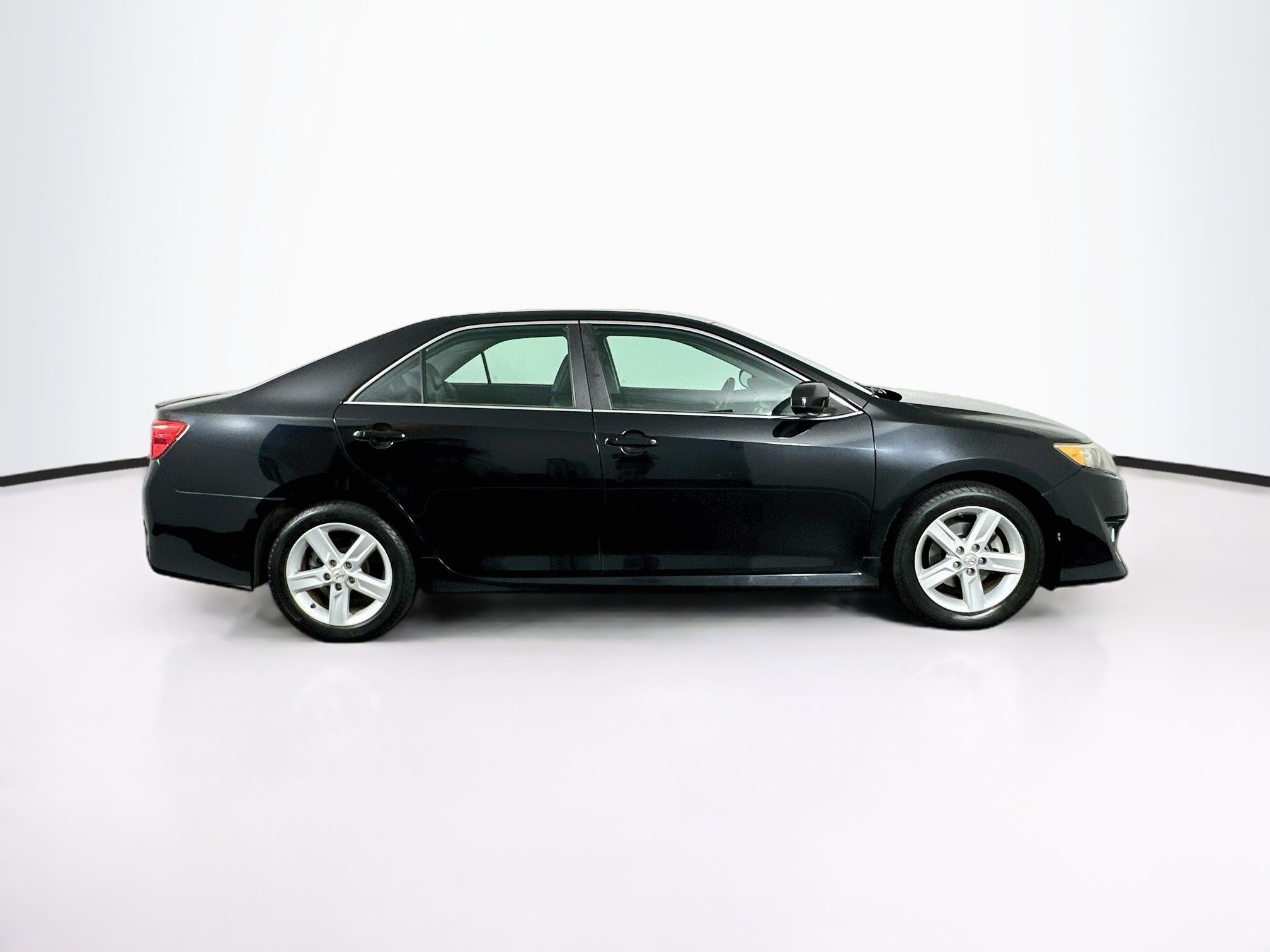 Used 2012 Toyota Camry SE FWD image 10