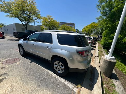 Used 2015 GMC Acadia SLE FWD image 2