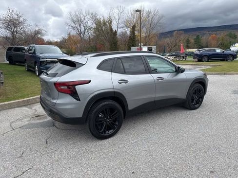 Used 2024 Chevrolet Trax ACTIV w/ Sunroof Package FWD image 12