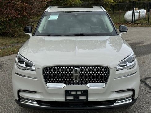Used 2022 Lincoln Aviator Reserve w/ Equipment Group 201A image 2