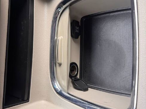 Used 2016 Dodge Grand Caravan SXT image 24