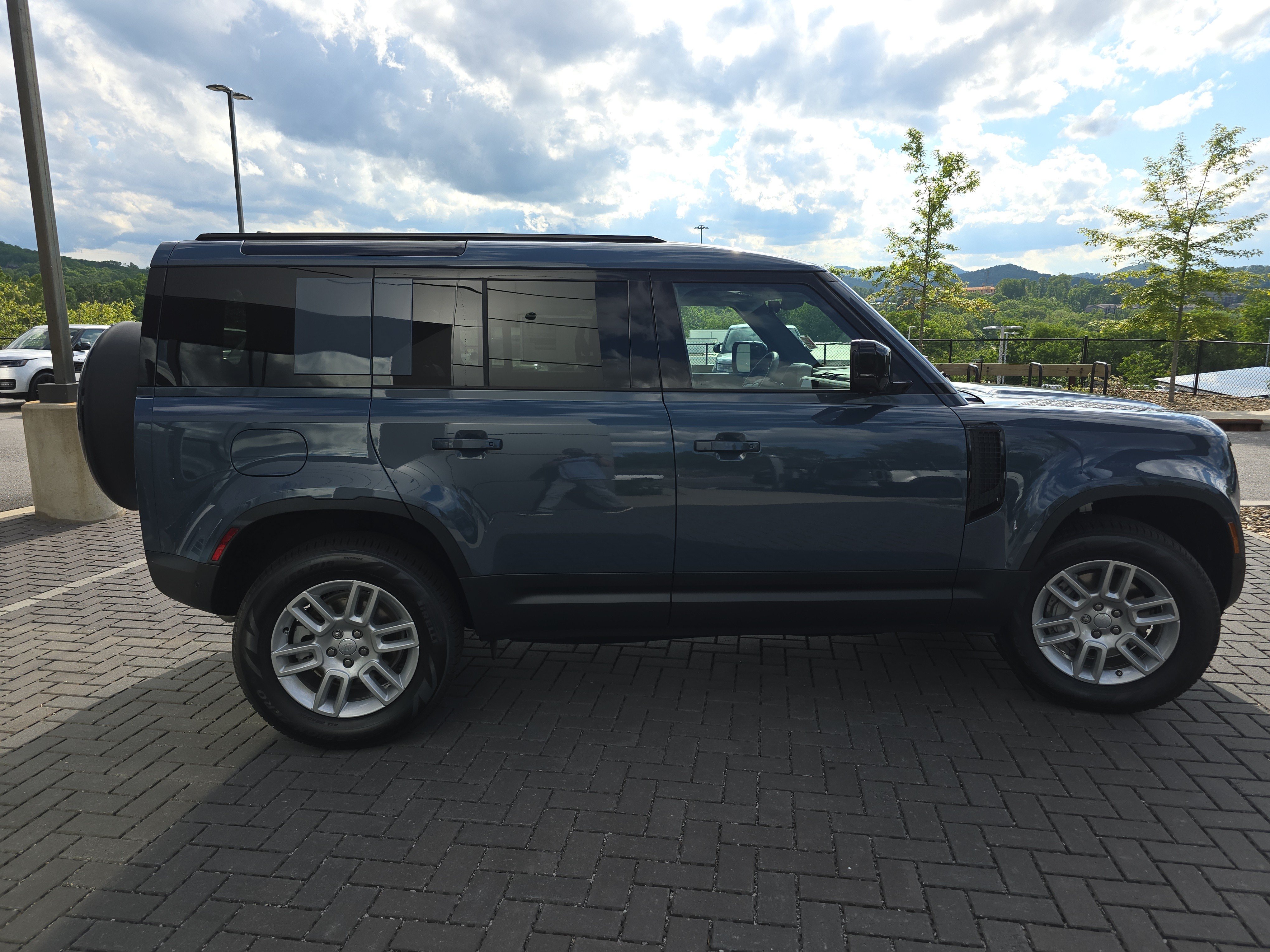 Used 2025 Land Rover Defender 110 S AWD/4WD image 4