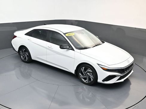 Certified 2025 Hyundai Elantra Sport image 13