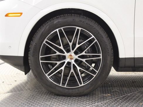 Certified 2025 Porsche Cayenne image 19