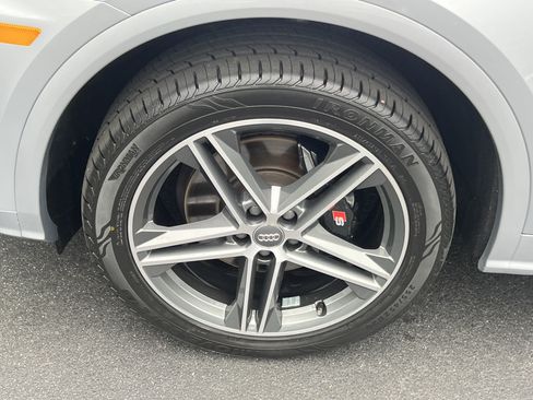 Used 2019 Audi SQ5 Premium Plus w/ Premium Plus Package AWD/4WD image 14