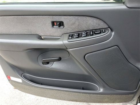 Used 2003 GMC Sierra 2500 SLE w/ Skid Plate Package image 18