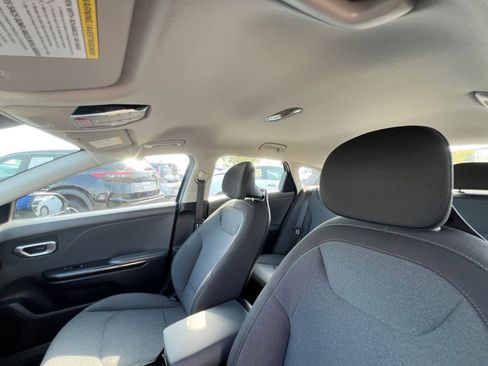 Used 2025 Kia K4 FWD image 33