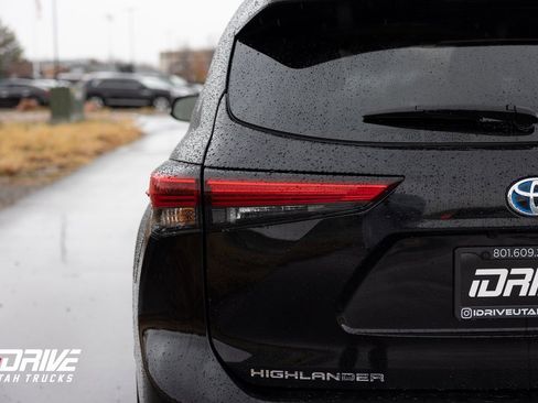 Used 2023 Toyota Highlander XLE image 12