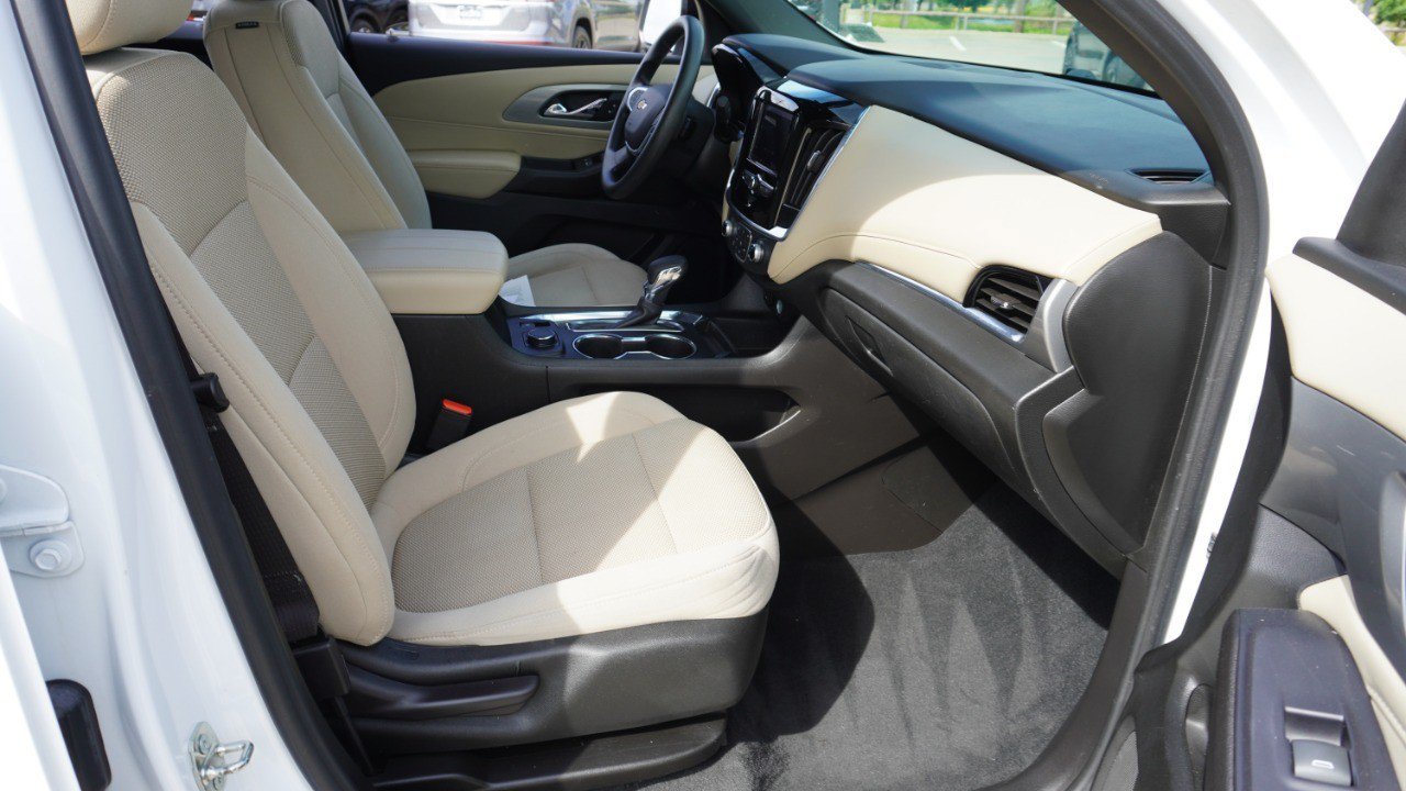 Used 2022 Chevrolet Traverse LS FWD image 11