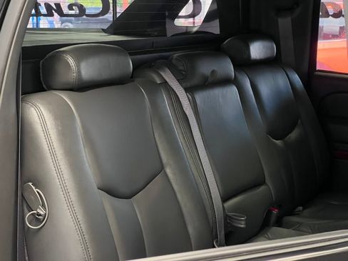 Used 2004 Chevrolet Avalanche Z71 w/ Sun And Sound Package AWD/4WD image 87