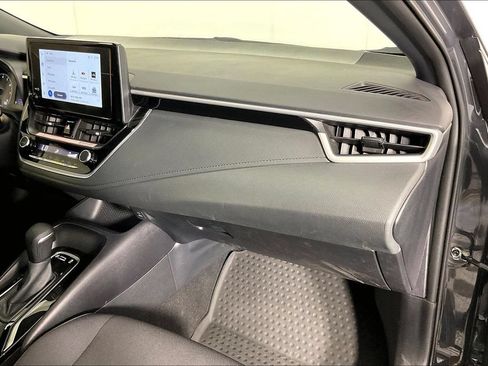 Used 2025 Toyota Corolla SE w/ Convenience Package FWD image 19