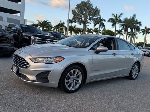 Used 2019 Ford Fusion SE image 3