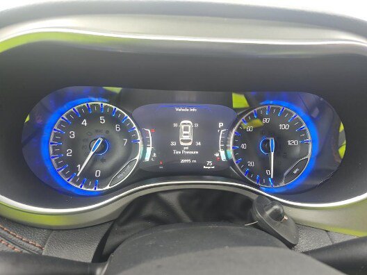Used 2025 Chrysler Pacifica Pinnacle AWD/4WD image 5