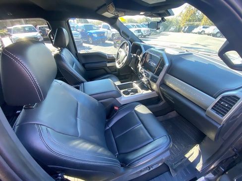 Used 2022 Ford F250 Lariat w/ Black Appearance Package image 11