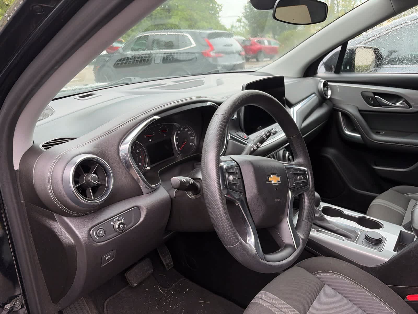 Used 2025 Chevrolet Blazer LT FWD image 12