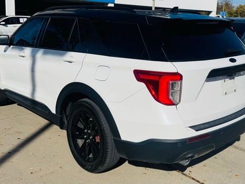 Used 2023 Ford Explorer XLT w/ Equipment Group 202A image 4