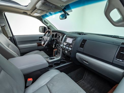 Used 2016 Toyota Sequoia Platinum image 34