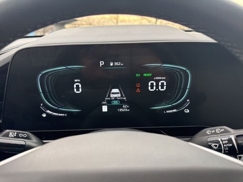 Used 2023 Kia Niro EX image 19