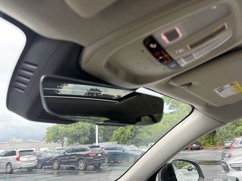 Certified 2025 Volvo XC40 B5 Ultra AWD/4WD image 32