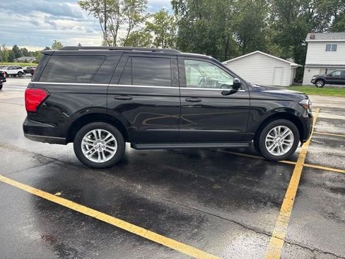 Used 2024 Ford Expedition XLT AWD/4WD image 2