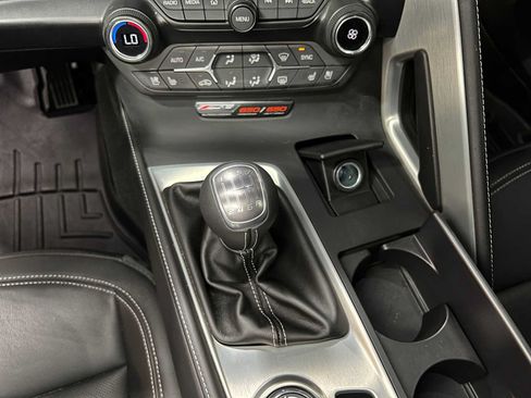 Used 2015 Chevrolet Corvette Z06 w/ 3LZ Preferred Equipment Group RWD image 33