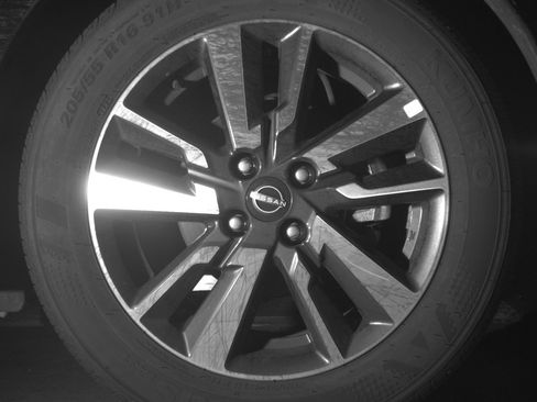 Used 2025 Nissan Versa SV FWD image 13
