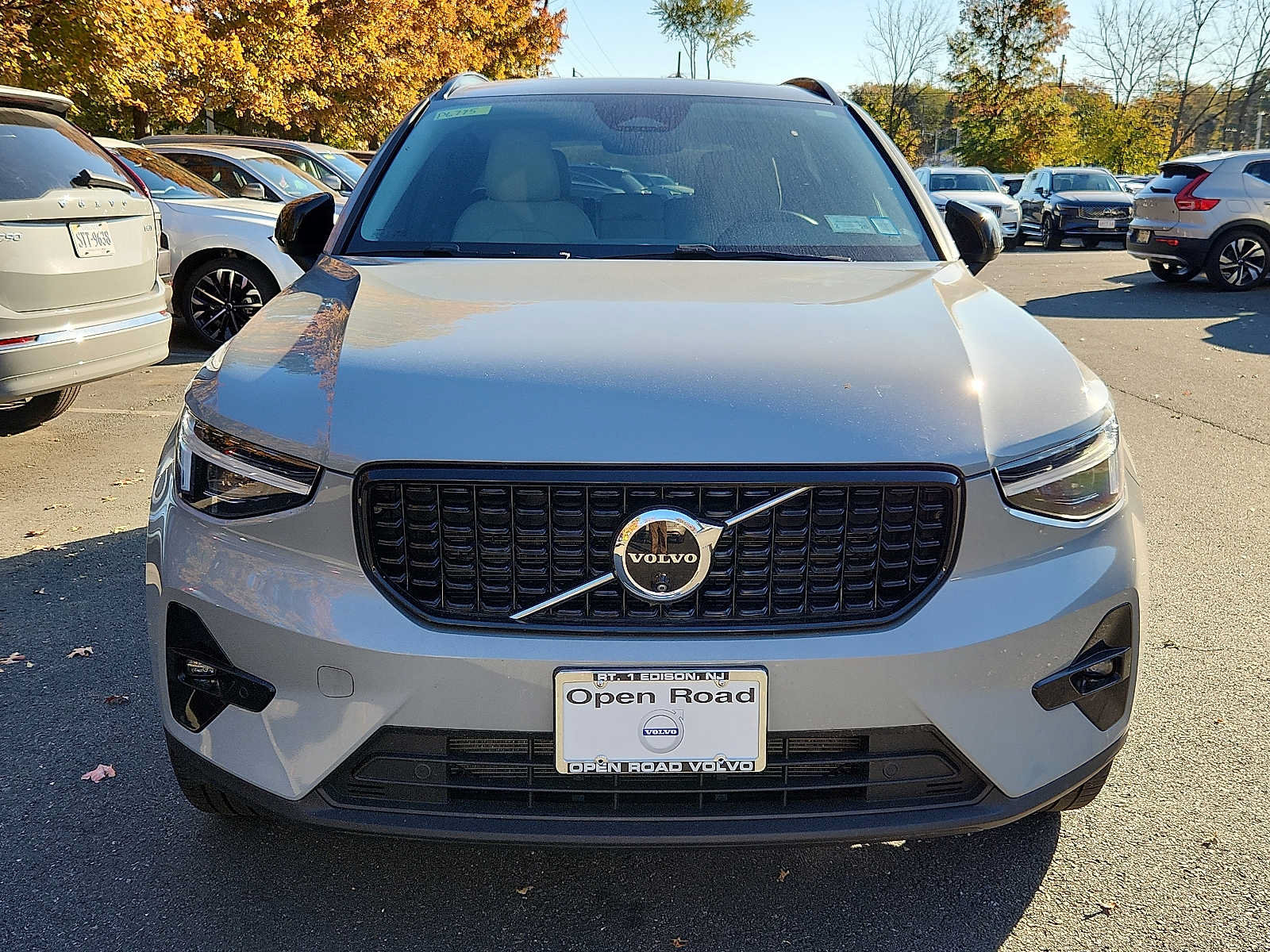 Used 2024 Volvo XC40 B5 Ultimate w/ Climate Package AWD/4WD image 2
