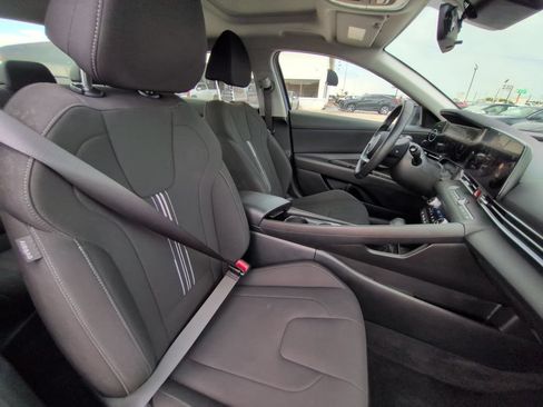Used 2025 Hyundai Elantra SEL FWD image 29