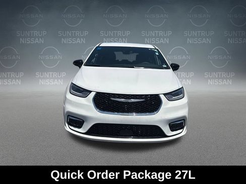 Used 2025 Chrysler Pacifica Select FWD image 10