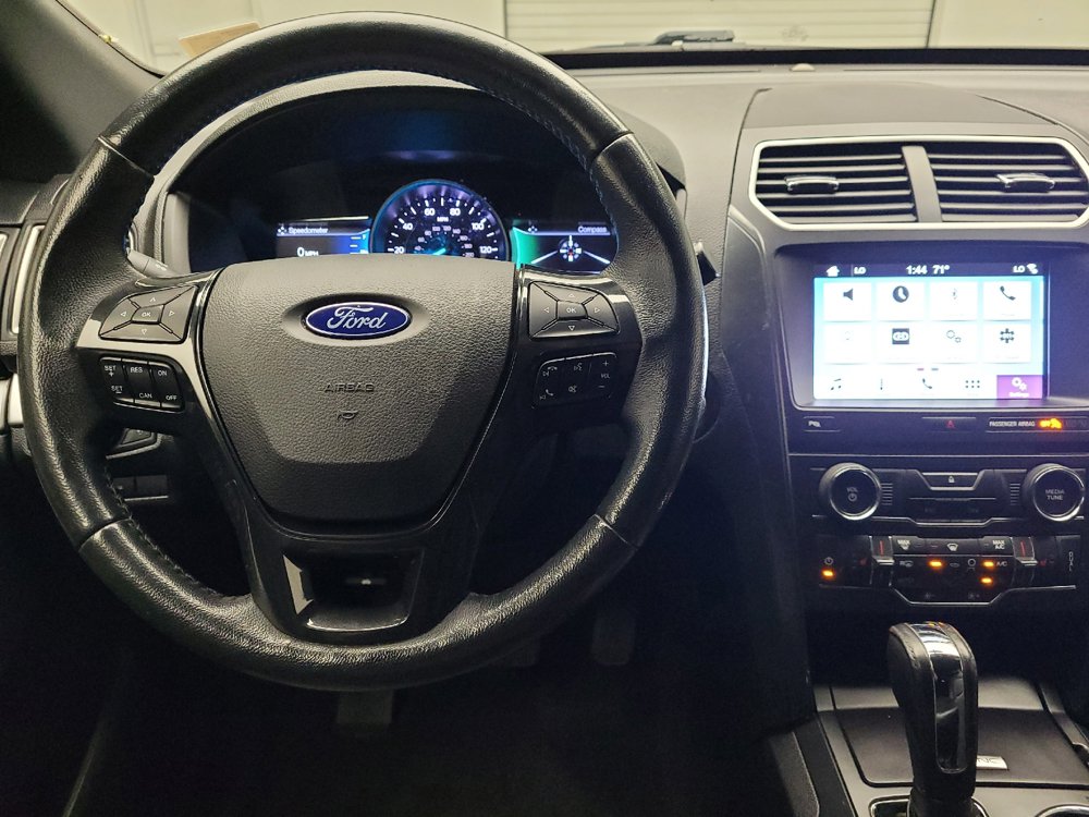 Used 2017 Ford Explorer XLT w/ Equipment Group 202A AWD/4WD image 22