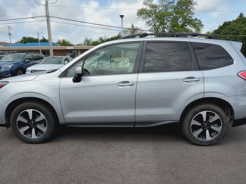 Used 2017 Subaru Forester 2.5i Premium AWD/4WD image 5