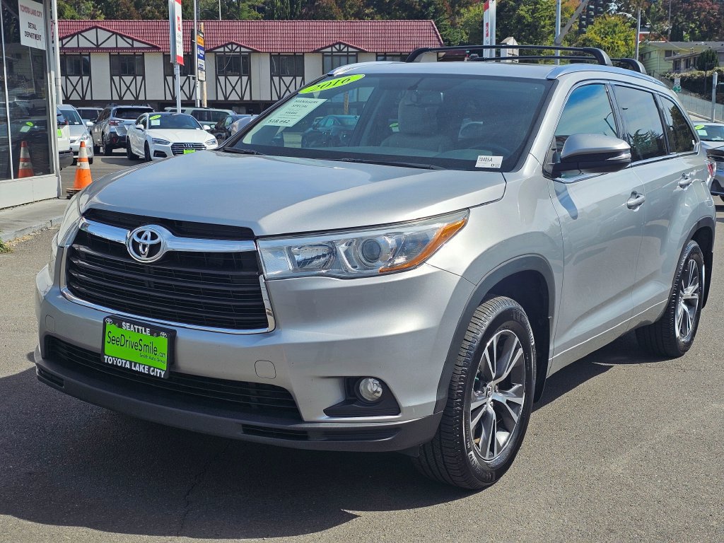 Used 2016 Toyota Highlander XLE AWD/4WD image 3