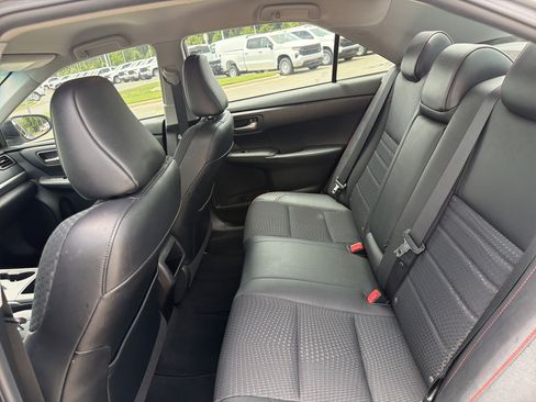 Used 2015 Toyota Camry SE FWD image 29