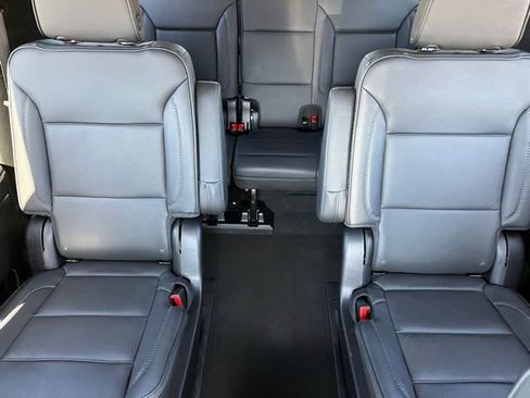 Used 2025 GMC Yukon XL Denali AWD/4WD image 18