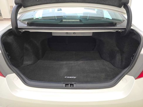 Used 2016 Toyota Camry SE w/ Moonroof Package FWD image 28