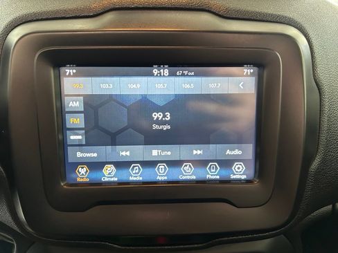 Used 2019 Jeep Renegade Latitude w/ Cold Weather Group FWD image 29