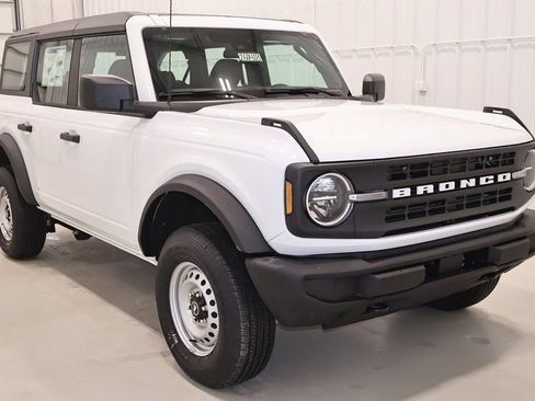 New 2026 Ford Bronco 4-Door image 3