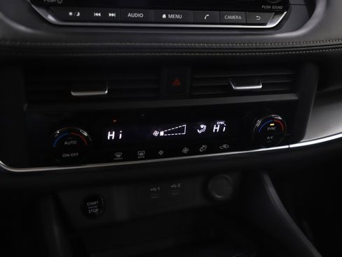 Used 2025 Nissan Rogue SV image 23