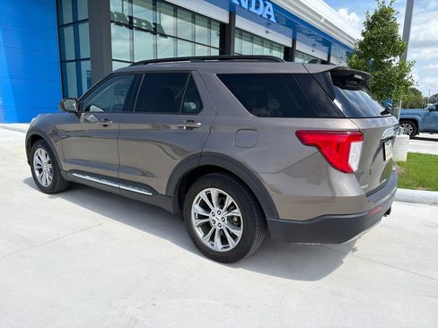 Used 2021 Ford Explorer XLT w/ Equipment Group 202A RWD image 6