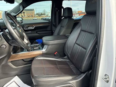 Used 2023 Chevrolet Silverado 1500 High Country w/ High Country Premium Package AWD/4WD image 11