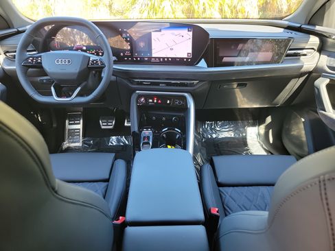 New 2025 Audi SQ5 Prestige image 12