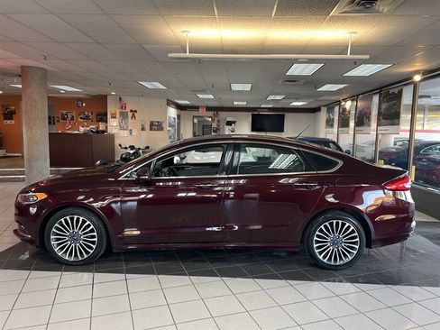 Used 2018 Ford Fusion SE w/ Fusion SE Technology Package image 2