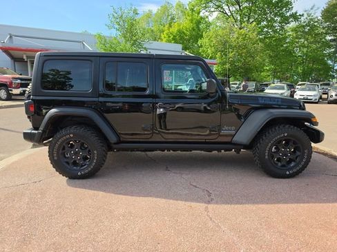 Used 2023 Jeep Wrangler Unlimited w/ Cold Weather Group AWD/4WD image 6