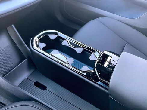 New 2026 Volvo EX30 Cross Country Ultra w/ Protection Package Premier image 32